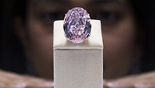 Žiedas su &bdquo;Pink Star&ldquo; briliantu