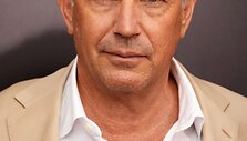 Kevinas Costneris &scaron;venčia 59-ąjį gimtadienį