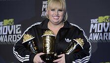 Rebel Wilson &scaron;venčia 28-ąjį gimtadienį