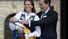 &Scaron;vedijos princesė Madeleine ir Christopheris O'Neillas su dukra princese Leonore
