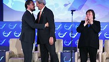 Leonardo DiCaprio ir Johnas Kerry
