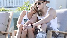 Sarah Hyland ir Dominicas Sherwoodas