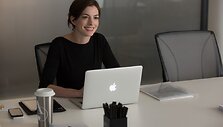 Anne Hathaway filme &bdquo;Naujokas&ldquo;