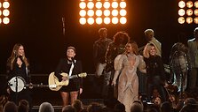 Beyonce ir &bdquo;Dixie Chicks&ldquo; Kantri muzikos apdovanojimuose