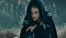 Astrid Berges-Frisbey filme &bdquo;Karalius Artūras: kalavijo legenda&ldquo;