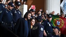 Salvadoras Sobralis su seserimi Luisa Sobral
