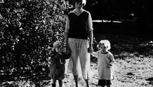 Princesė Diana su darželio, kuriame dirbo, auklėtiniais (1980 m.)