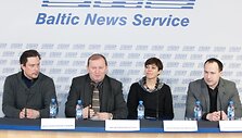 Vytautas Juozapaitis, Dainius Pūras, Nomeda Marčėnaitė ir Vladimiras Laučius spaudos konferencijoje