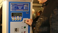 Už automobilio stovėjimą nesusimokėję vairuotojai neretai pyktį i&scaron;lieja ant kontrolierių.