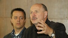 Vokiečių kareivio palikuonis G.Kaschas (k.) atsipra&scaron;ė žydo P.Lotho.   