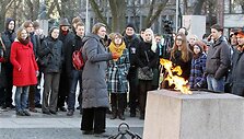 Studentai klausėsi paskaitos apie filosofinį amžinosios ugnies mechanizmą.