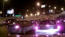 Nuo viaduko nuskrendantis automobilis