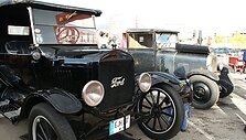Senovinių angli&scaron;kų autobusų paroda senturgyje