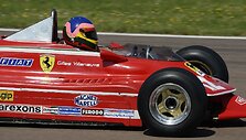 Jacquesas Villeneuve'as vairuoja savo tėvo, žuvusio prie&scaron; 30 metų, bolidą