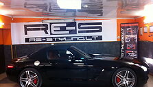 &bdquo;Mercedes-Benz SLS AMG&ldquo; kabrioletas, aptrauktas juoda matine plėvele