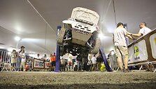 Dakaro ralio techninės komisijos metu lūžęs keltuvas