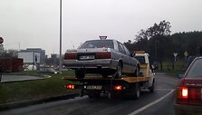 Autovežiu gabenamas nenaudojamas automobilis
