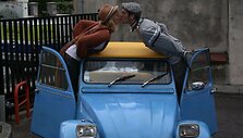 &bdquo;Citroen 2CV&ldquo; stačiakampiais žibintais