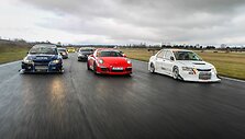&bdquo;Porsche 911 GT3 RS&ldquo; tarp dviejų &bdquo;Mitsubishi Lancer Evo IX&ldquo;