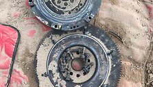 &bdquo;Toyota Hilux&ldquo; sankabos remontas Dakaro ralio metu