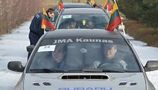 Pasivažinėjimas &bdquo;Subaru&ldquo; automobiliais vasario 16-ąją