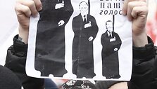 Mitingo dalyvių atsine&scaron;ti plakatai