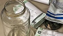 Specialiųjų tyrimų tarnybos pareigūnų per kratas pas Kauno miesto administracijos direktorių Vilių &Scaron;iliauską ir &bdquo;Autokaustos&ldquo; direktorių Juozą Kriaučiūną rasti pinigai bei kiti įkalčiai