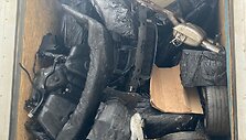 Vilkikas su vogtomis prabangių automobilių dalimis