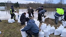 Kartenoje savanoriai bando suvaldyti pavojingai i&scaron;tvinusią ir pakilusią Miniją