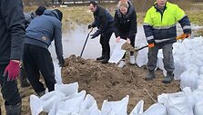Kartenoje savanoriai bando suvaldyti pavojingai i&scaron;tvinusią ir pakilusią Miniją