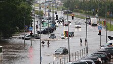Po liūties apsemtos gatvės Mažeikiuose