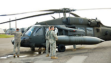 Kauno S.Dariaus ir S.Girėno aerodromą aplankė JAV kariuomenės sraigtasparniai &bdquo;Black Hawk&ldquo;