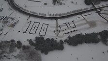 I&scaron; beveik 150 automobilių aik&scaron;telėje suformuotas skaičius 100, skirtas pažymėti artėjantį Lietuvos &scaron;imtmetį