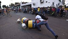 Venesuelos pasienyje per protestą kilo susirėmimai su pareigūnais