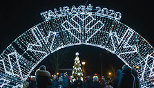 Tauragėje įžiebta Kalėdų eglė