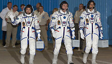 NASA astronautai (i&scaron; kairės): japonas Akihiko Hoshide, rusas Jurijus Malenčenka ir JAV astronautė Sunita Williams