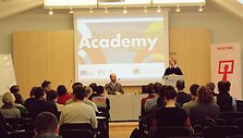 Studentai i&scaron; Lenkijos ir Lietuvos ie&scaron;kojo bendros perspektyvos 2012 spalio 25-28 d. Vilniuje vykusioje Lenkijos-Lietuvos akademijoje.