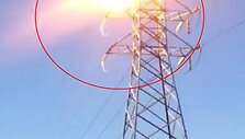 Ant elektros stulpo akrobatinius judesius bandžiusį demonstruoti vyri&scaron;kį nutrenkė elektra