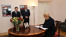  Prezidentė pasira&scaron;ė užuojautų knygoje dėl Margaret Thatcher mirties