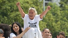 Policijos nu&scaron;auto paauglio Nahel'io mama Mounia