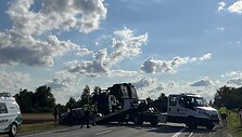 Avarija Radvili&scaron;kio rajone: lengvasis automobilis susidūrė su Lietuvos kariuomenės ma&scaron;ina 