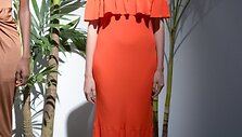 Oranžinės ir rožinės spalvų atspalviai Veronica Beard kolekcijoje