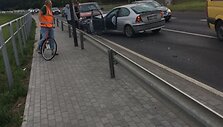 Kaune ant hidroelektrinės tilto susidūrė trys automobiliai