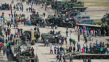 &Scaron;iauliuose vyko tradicinis bėgimas naikintuvų kilimo-tūpimo taku &bdquo;Runway Run 2018&ldquo;