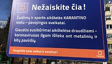 Lentos su įspėjimais vaikų žaidimų aik&scaron;telėse
