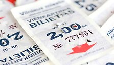 Vilniečiai kol kas nepuolė graibstyti vienkartinių popierinių vie&scaron;ojo transporto bilietų.