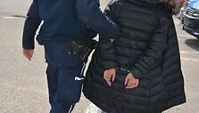 Lietuviai Suvalkuose vogė kosmetiką, kvepalus ir drabužius