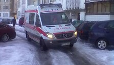 Greitosios pagalbos automobiliui Vir&scaron;uli&scaron;kių g. kieme pravažiuoti nėra lengva.