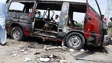 Pakistane sprogo vaikus vežusio autobuso degalų bakas, žuvo 17 vaikų