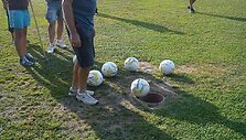 Taip žaidžiamas montebolas.